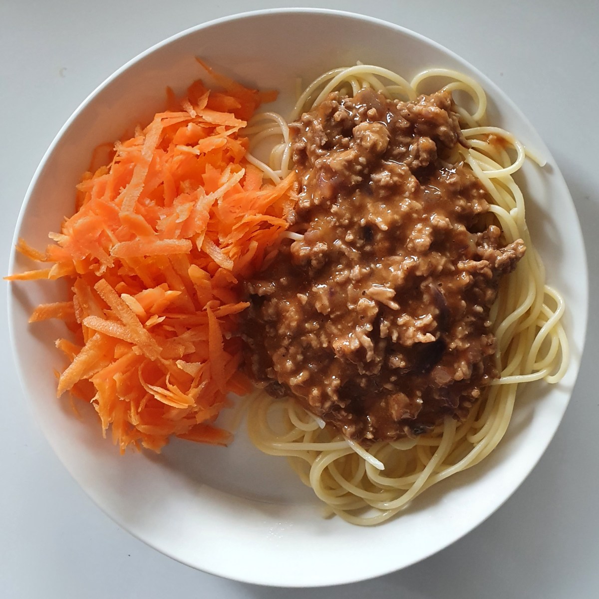 Jauhelihakastike spagetille