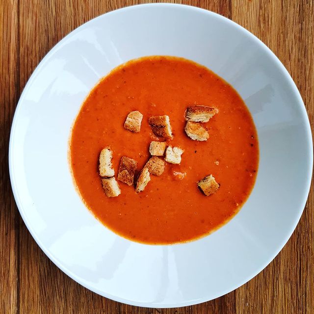 Tomaatti-linssikeitto