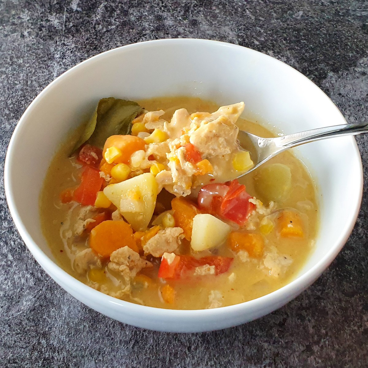 Broilerikeitto kookosmaidolla