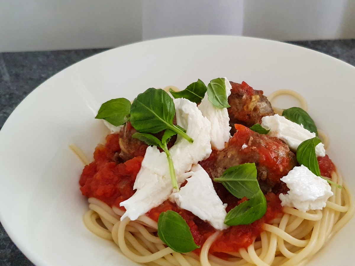 Lihapullat tomattikastikkeessa