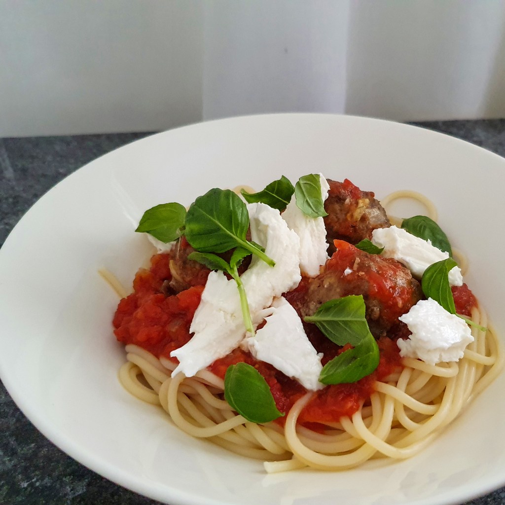 Lihapullat tomattikastikkeessa