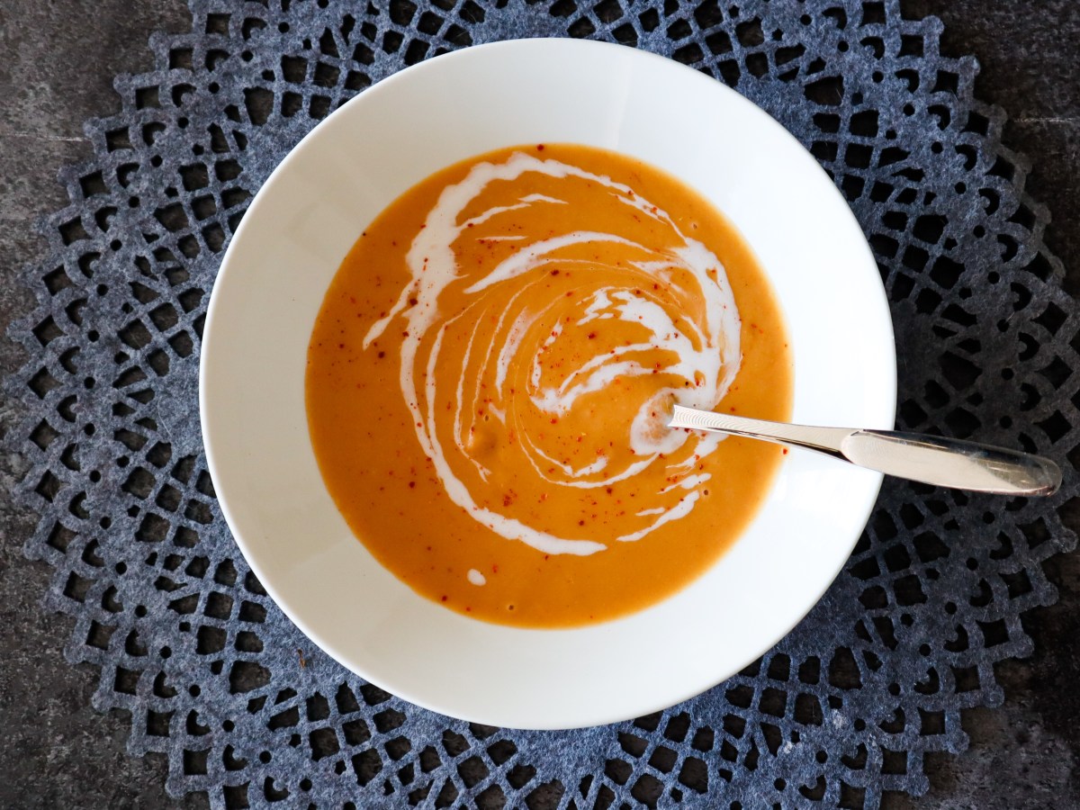 Bataatti-kookossosekeitto