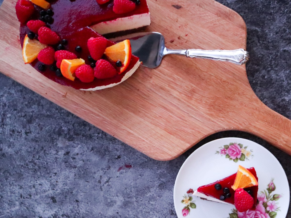 Vadelmajuustokakku browniepohjalla